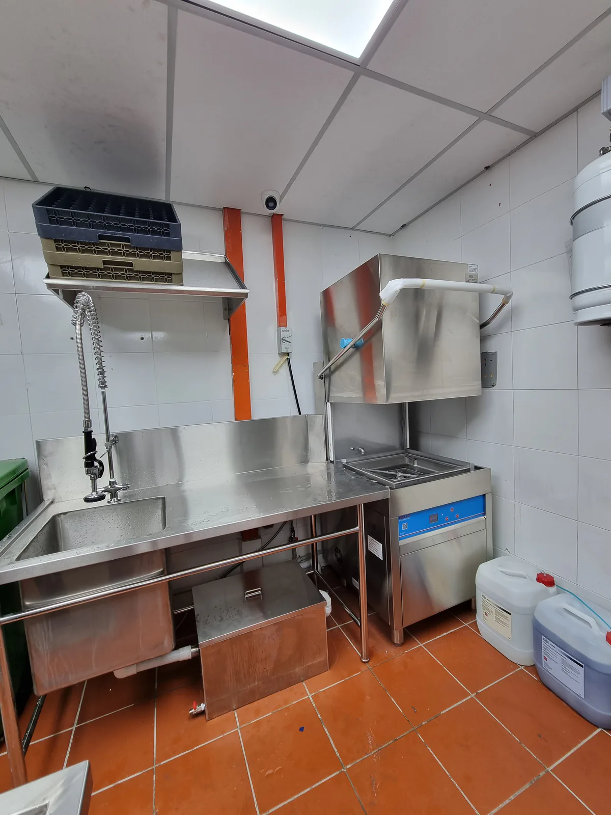 EHS offers a commercial dishwasher rental programme for businesses that wants to reduce cost.