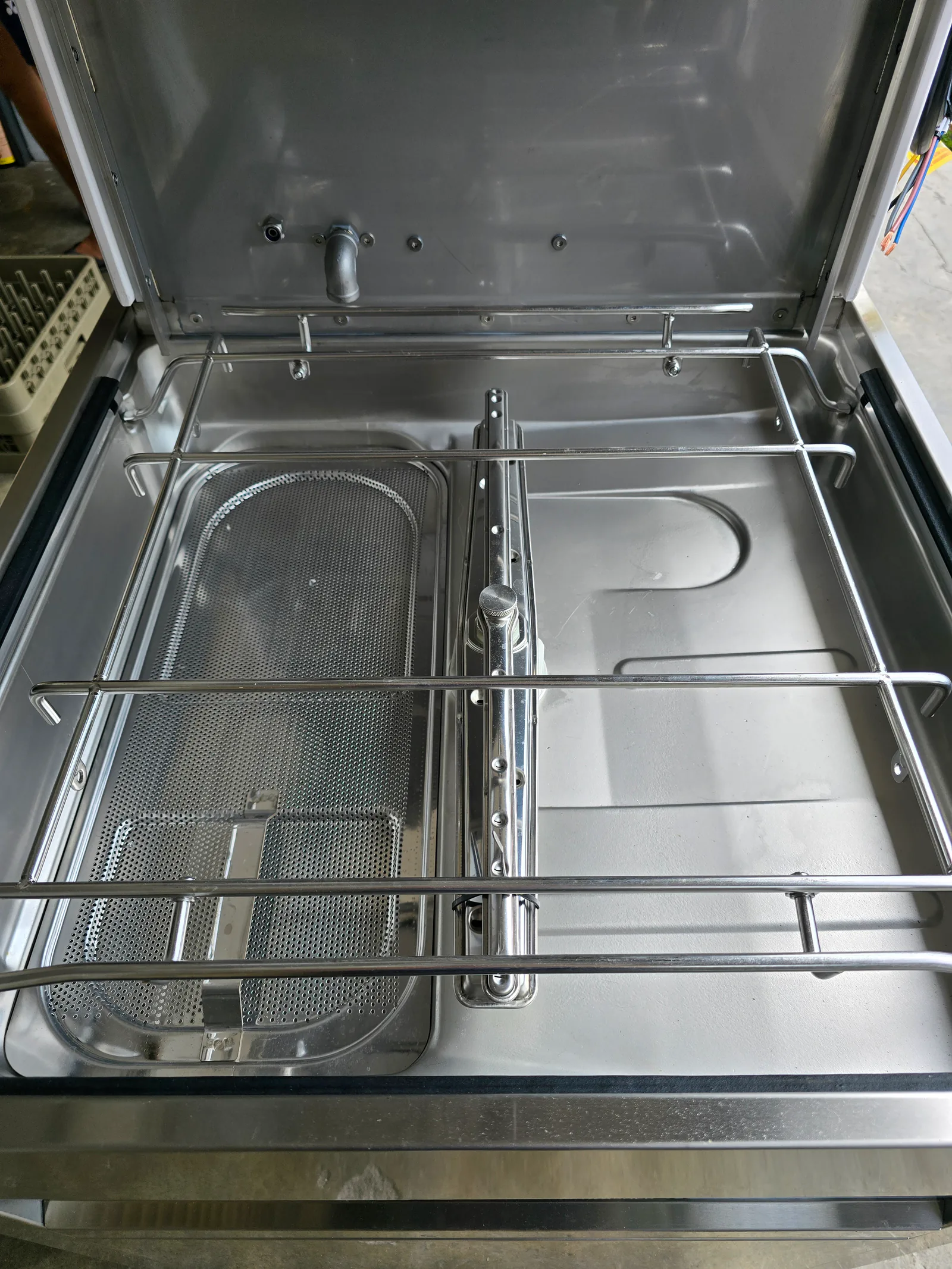 High-quality interior components of a commercial dishwasher from EHS.