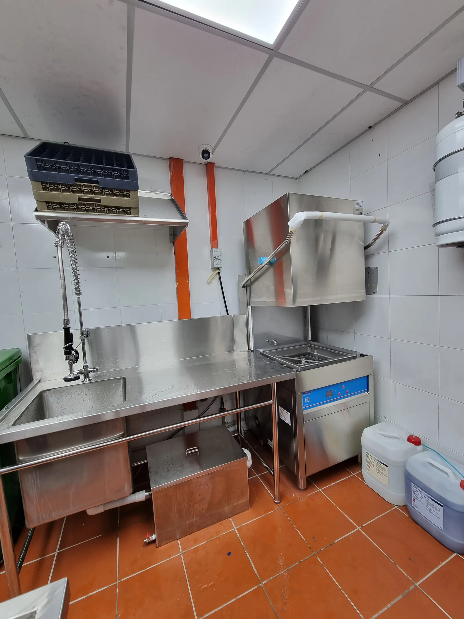 A reliable commercial dishwasher keeps kitchens running smoothly.