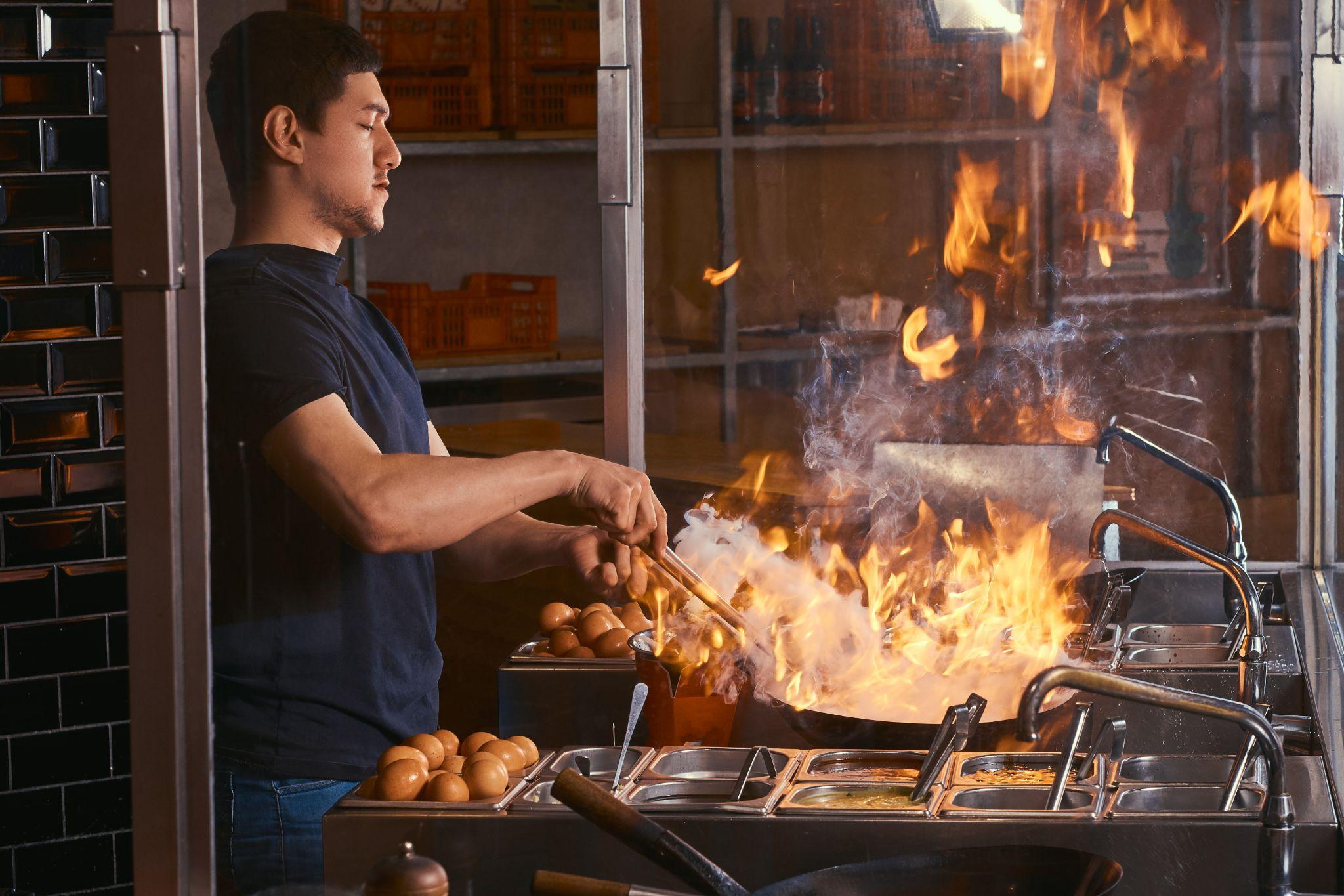 Keep food court service fast and hygienic with commercial-grade dishwashing.