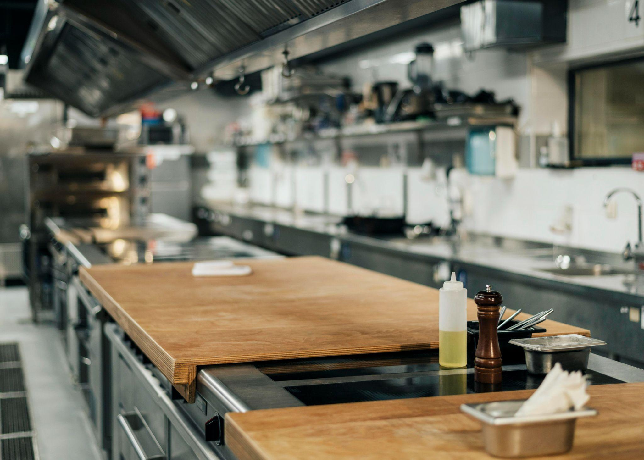 Keep central kitchen operations running efficiently with commercial-grade dishwashing.
